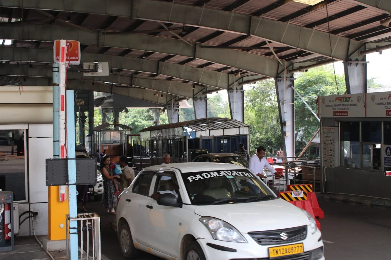 Comfortable sedan car rental from Chennai for family travel