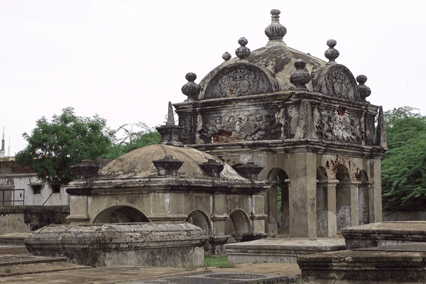 Dutch Fort & Cemetery