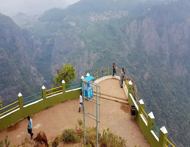 Panoramic view from Dolphins Nose Viewpoint in Coonoor